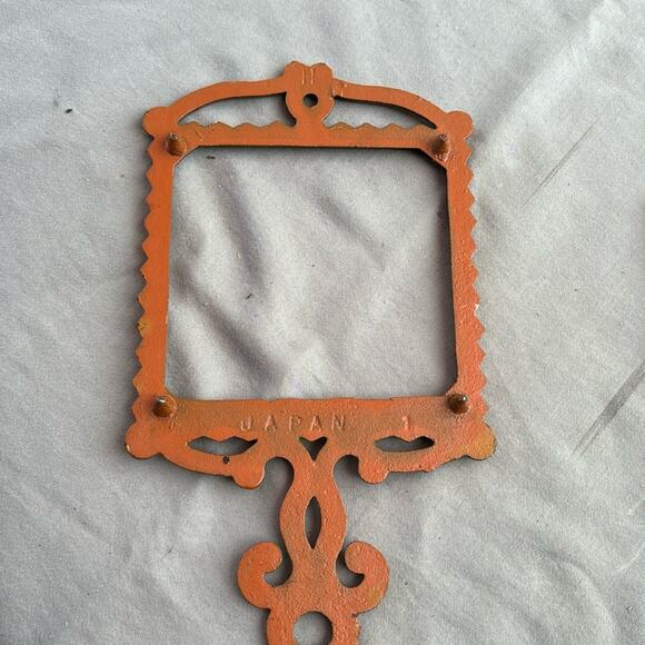 Antique Cast Iron Trivet Flower Power - Picture 5 of 6